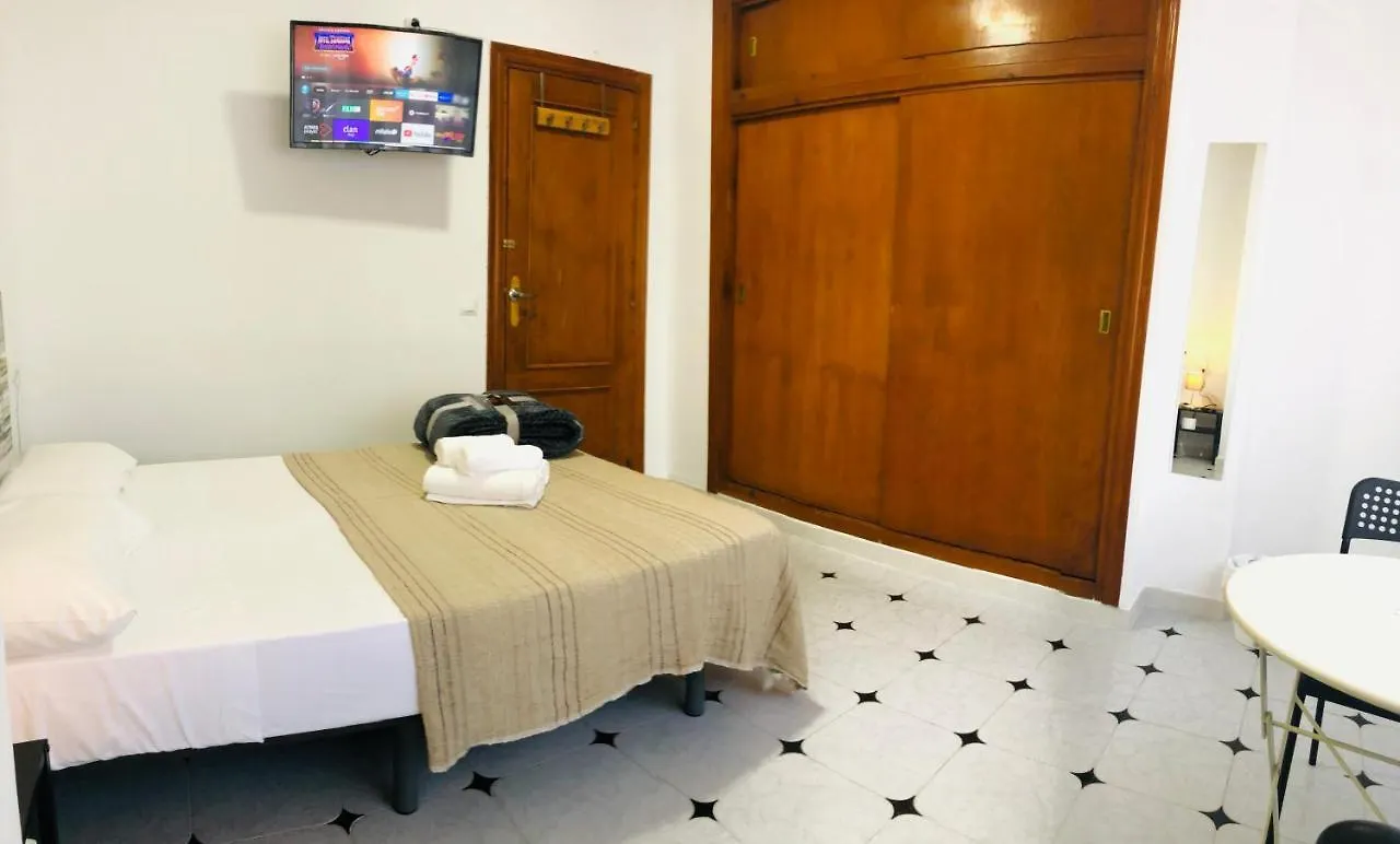 Spanish C. Málaga Quarto em Acomodações Particulares
